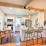 Cheerful 3 Bedroom Villa With Backyard Oasis