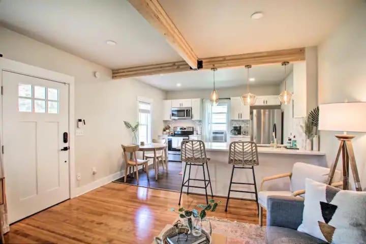 Cheerful 3 Bedroom With Backyard Oasis Holiday home